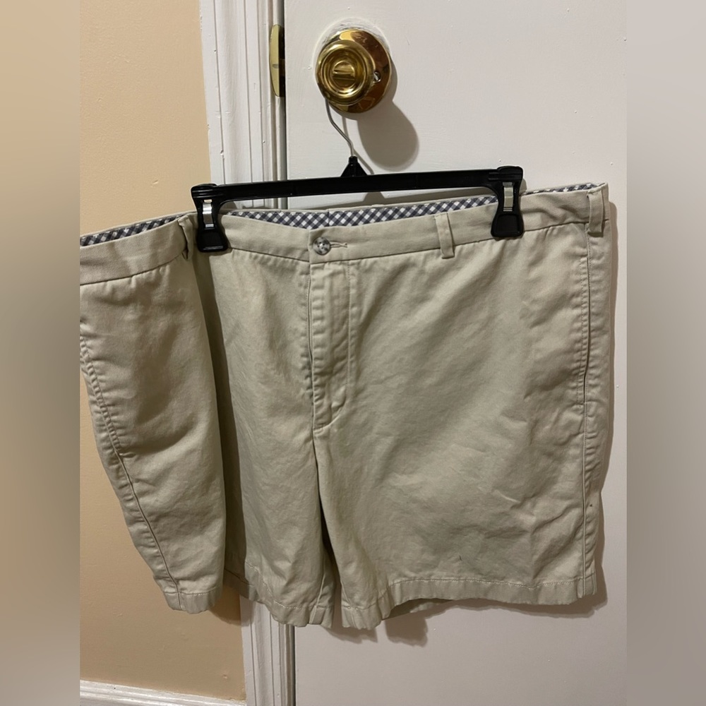 Brand new Onward Reserve khaki shorts size 40